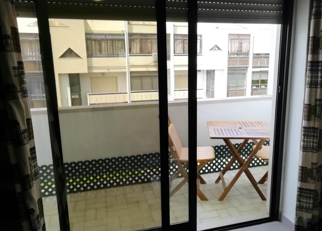 Large Apartment Near The Beach And Lisbon Costa da Caparica Dış mekan fotoğraf